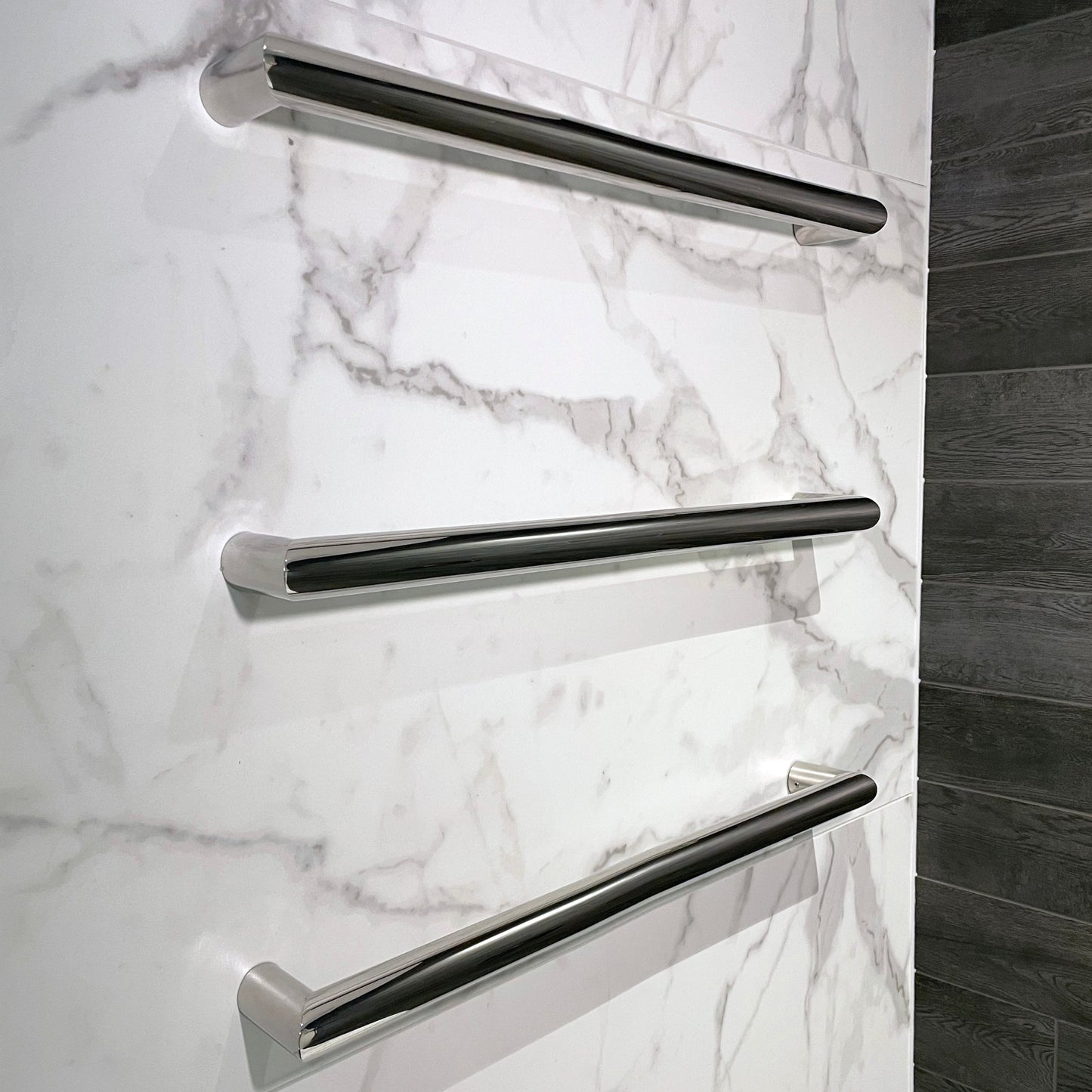 CODE ARC 482MM ROUND HEATED TOWEL RAIL CHROME