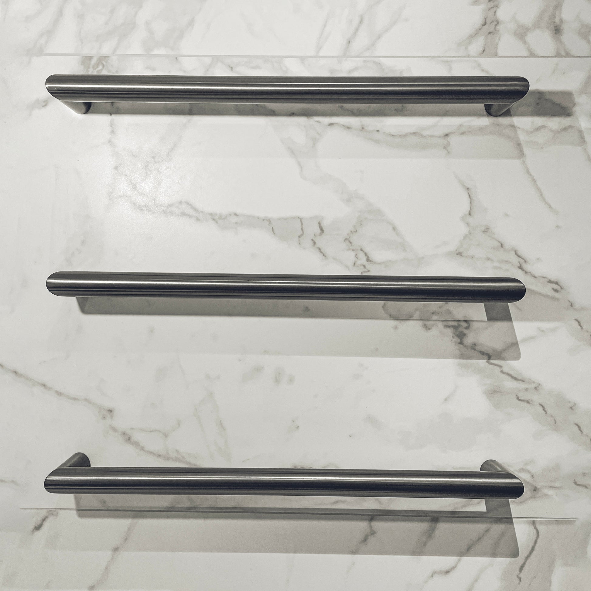 CODE ARC 482MM ROUND HEATED TOWEL RAIL GUNMETAL