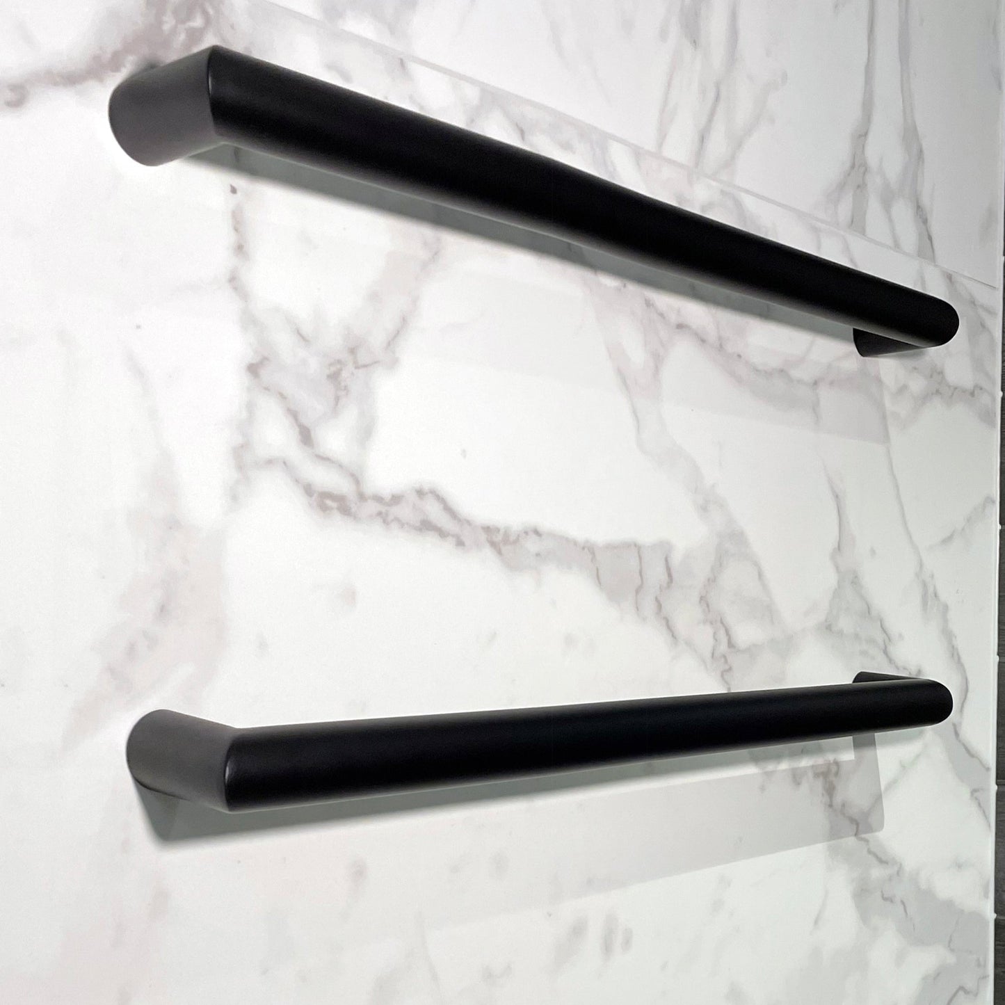 CODE ARC 482MM ROUND HEATED TOWEL RAIL MATTE BLACK