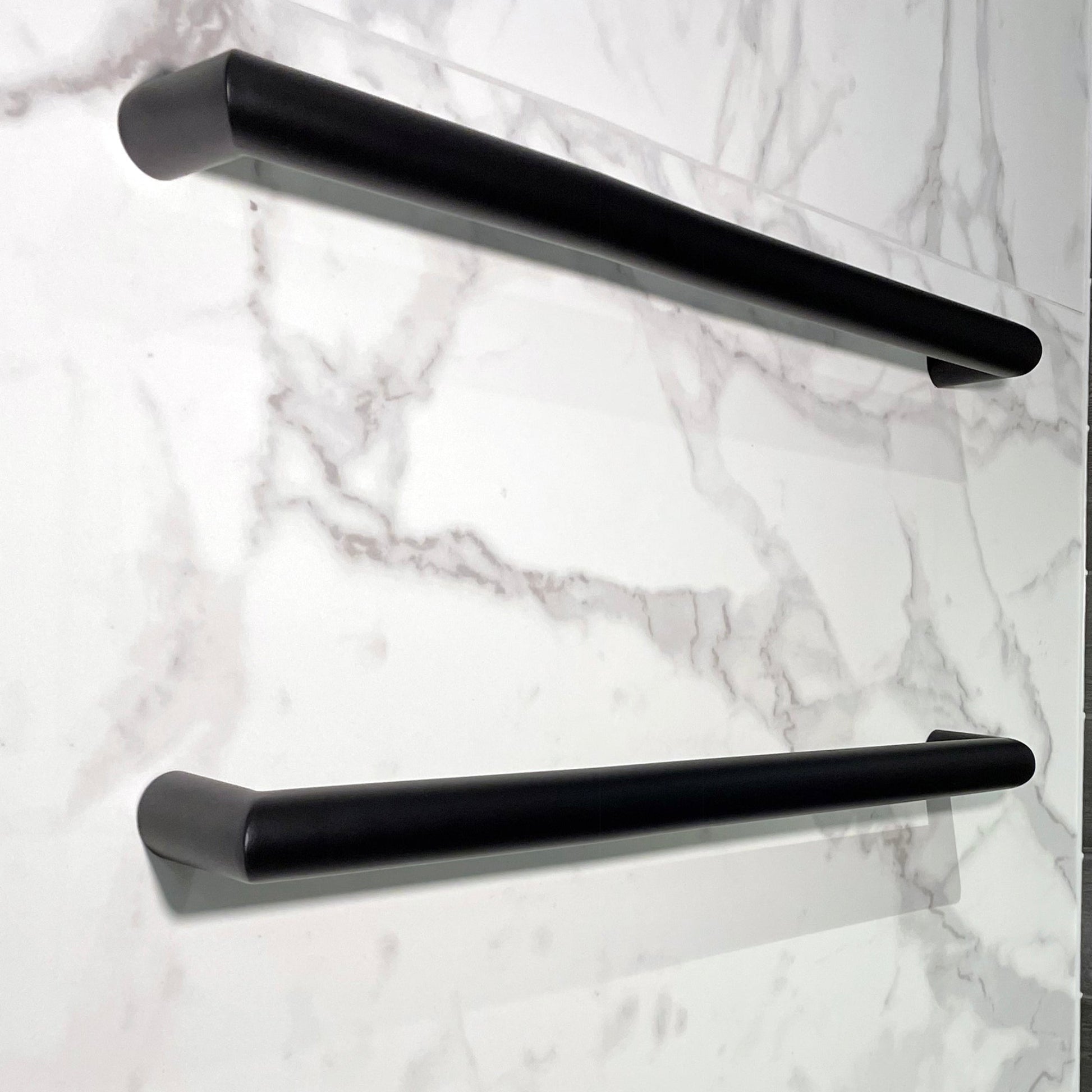 CODE ARC 482MM ROUND HEATED TOWEL RAIL MATTE BLACK