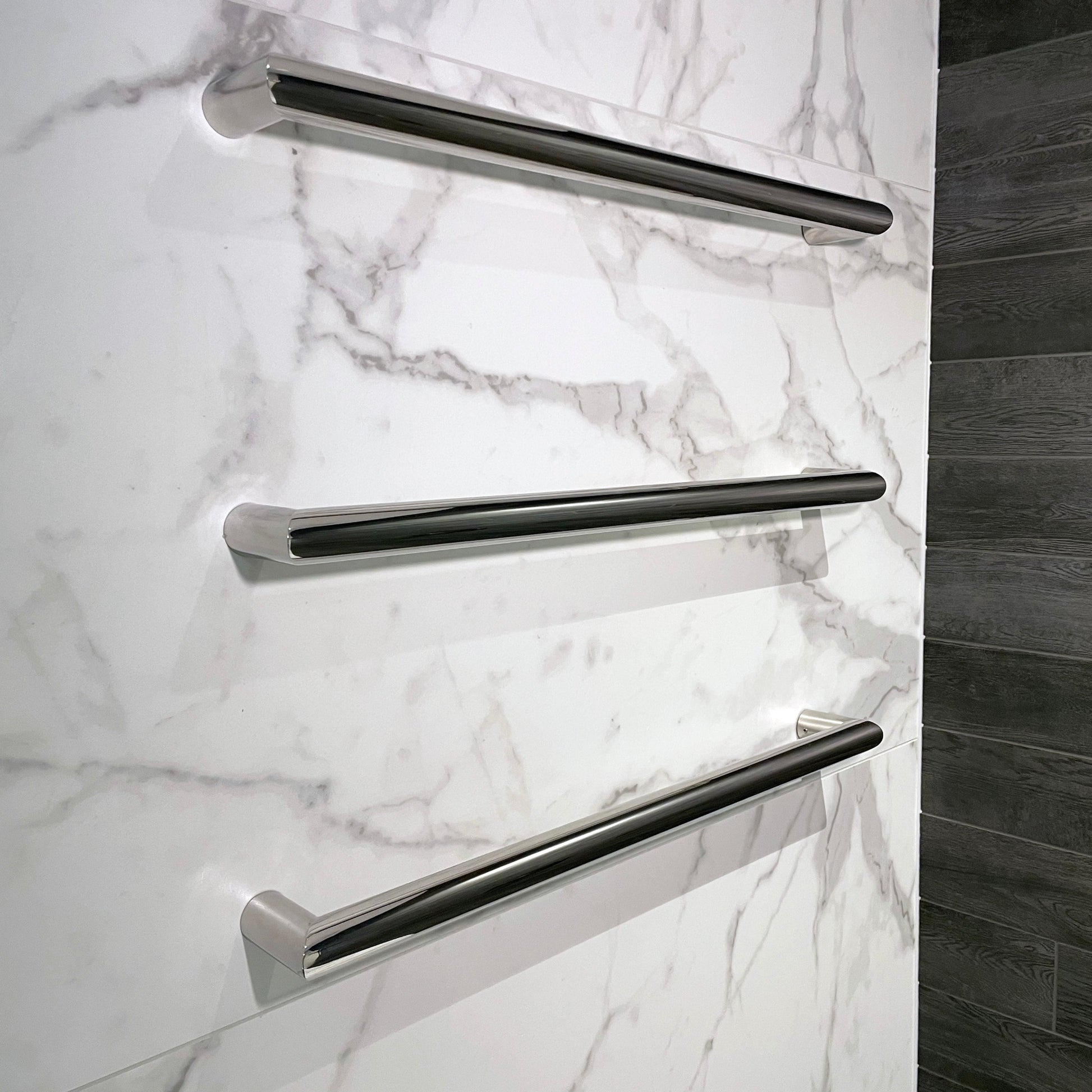 ROUND 632MM HEATED TOWEL RAIL CHROME