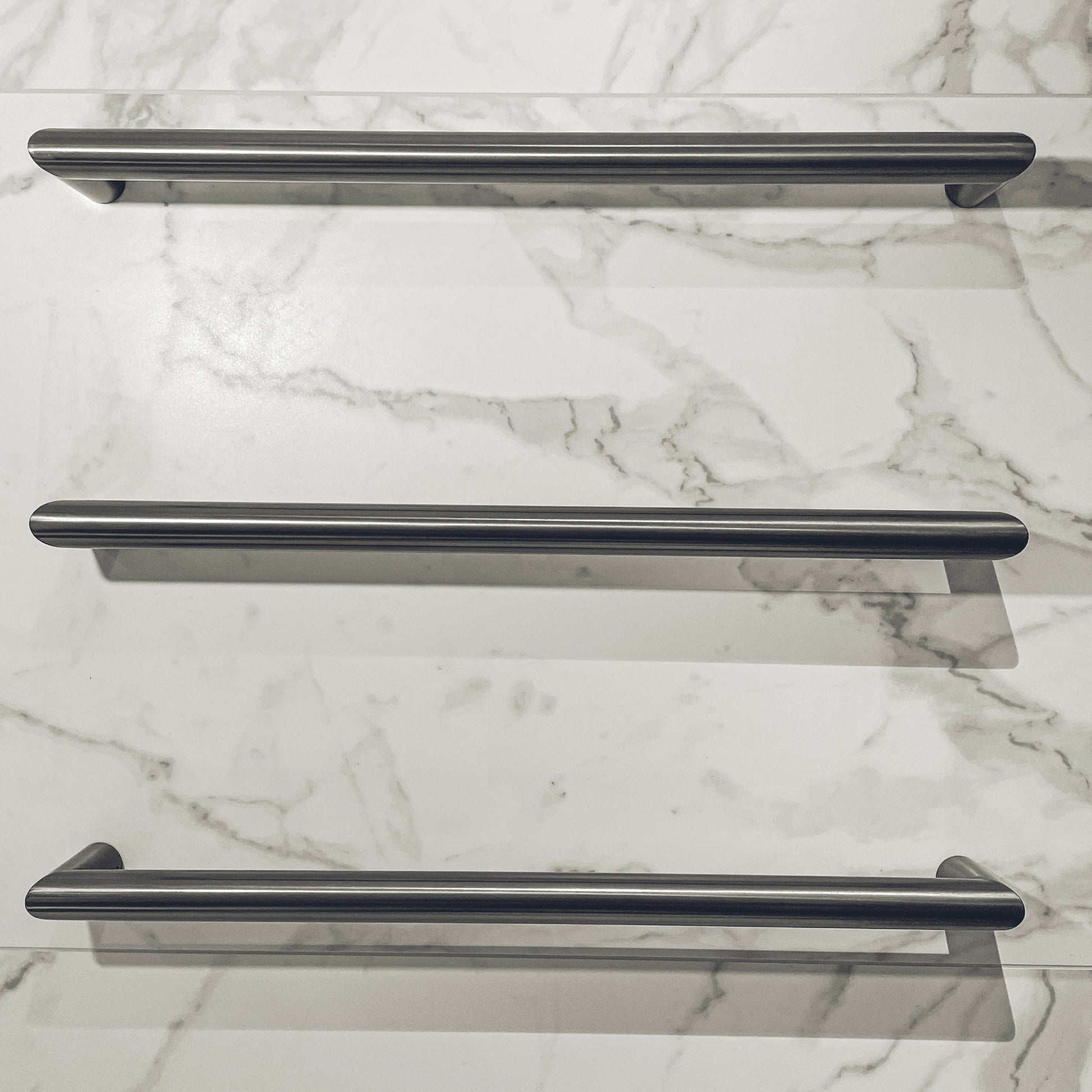 ROUND 632MM HEATED TOWEL RAIL GUNMETAL