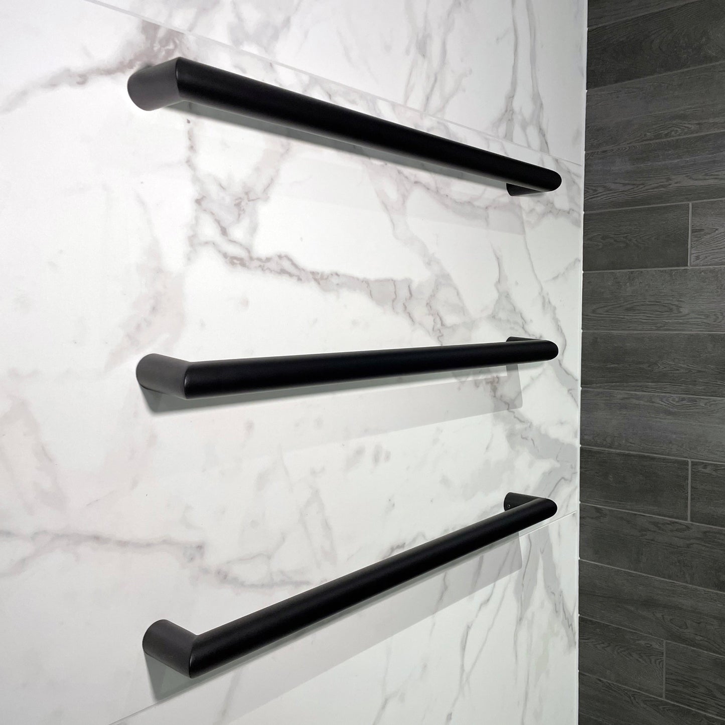 ROUND 632MM HEATED TOWEL RAIL MATTE BLACK