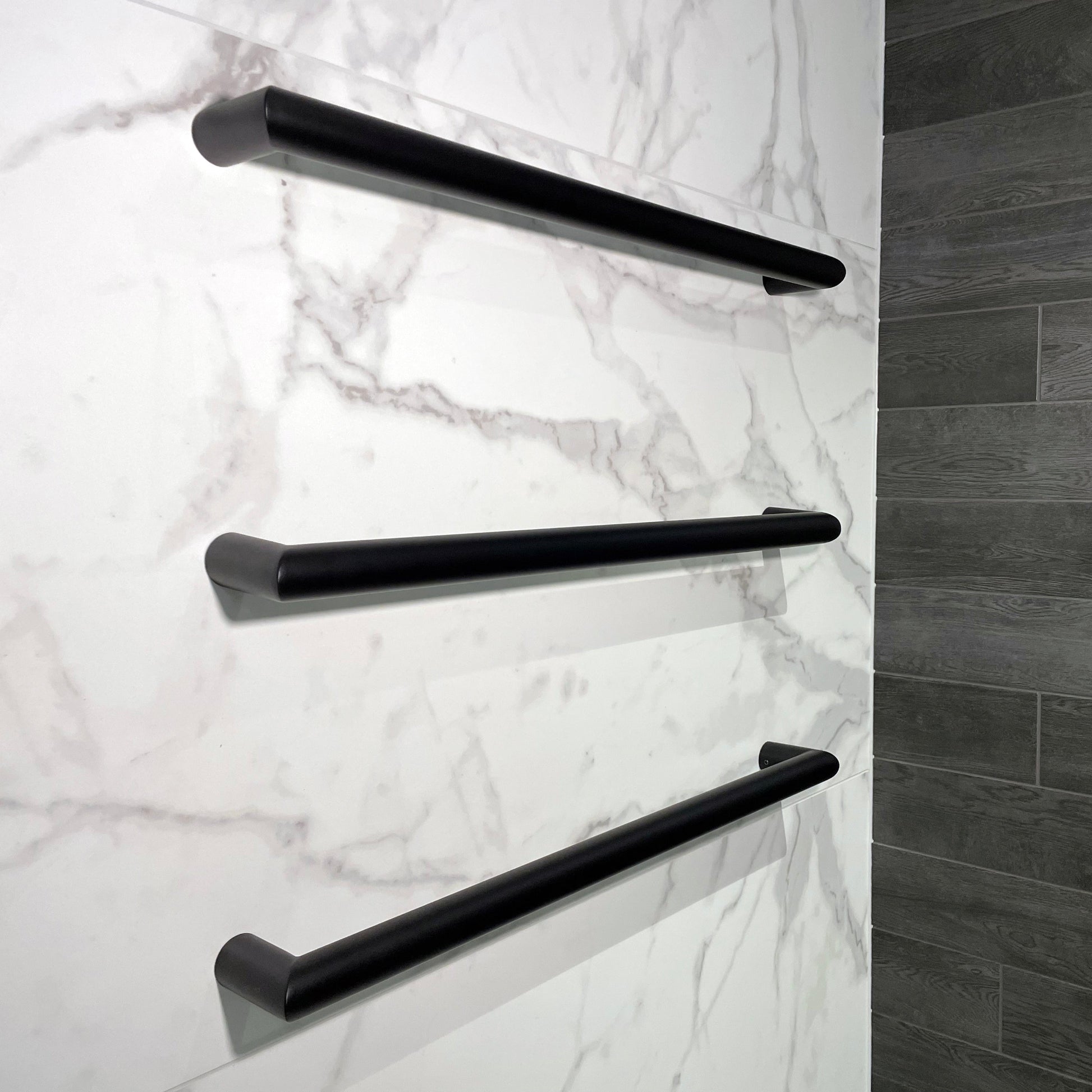 ROUND 632MM HEATED TOWEL RAIL MATTE BLACK