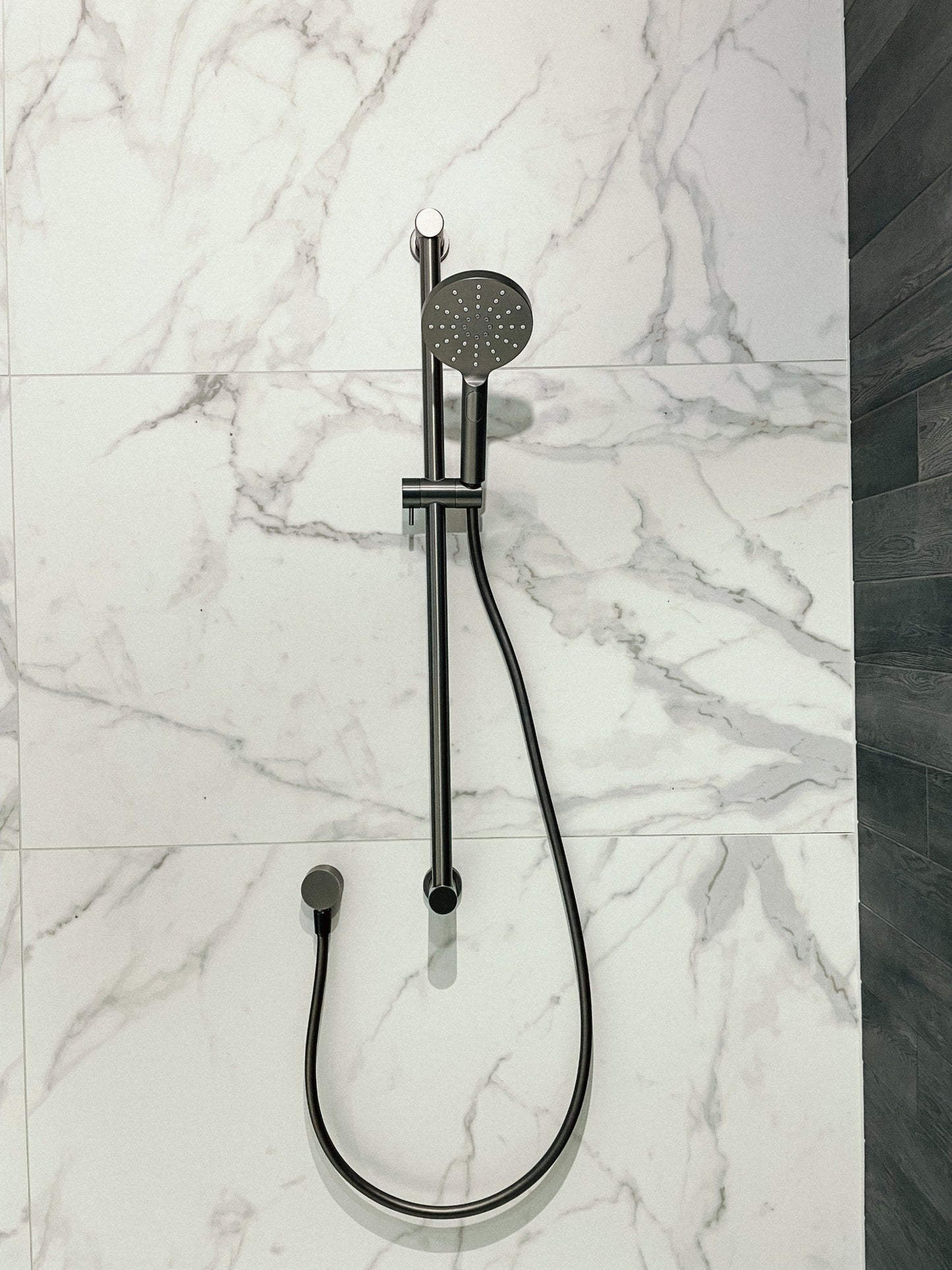CODE LAMONE ROUND SLIDE SHOWERS GUNMETAL