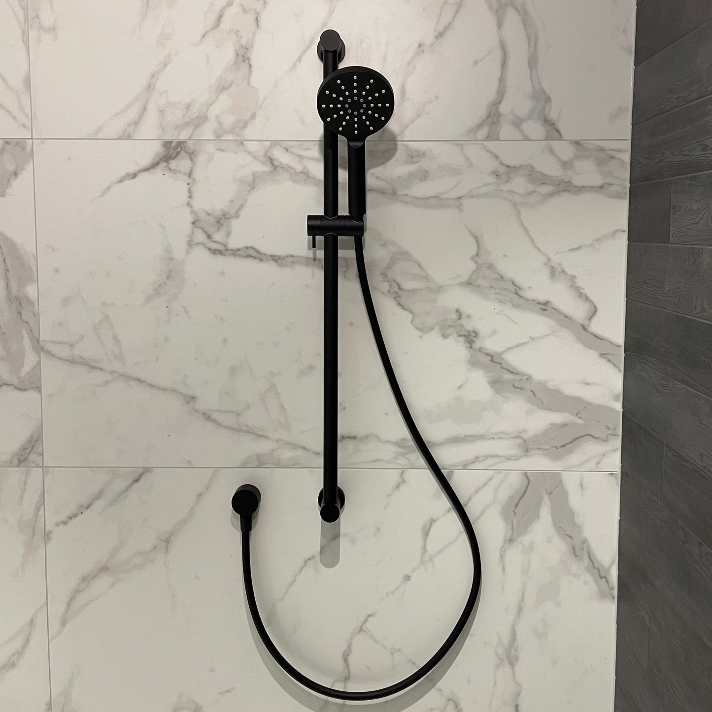 CODE LAMONE ROUND SLIDE SHOWERS MATTE BLACK