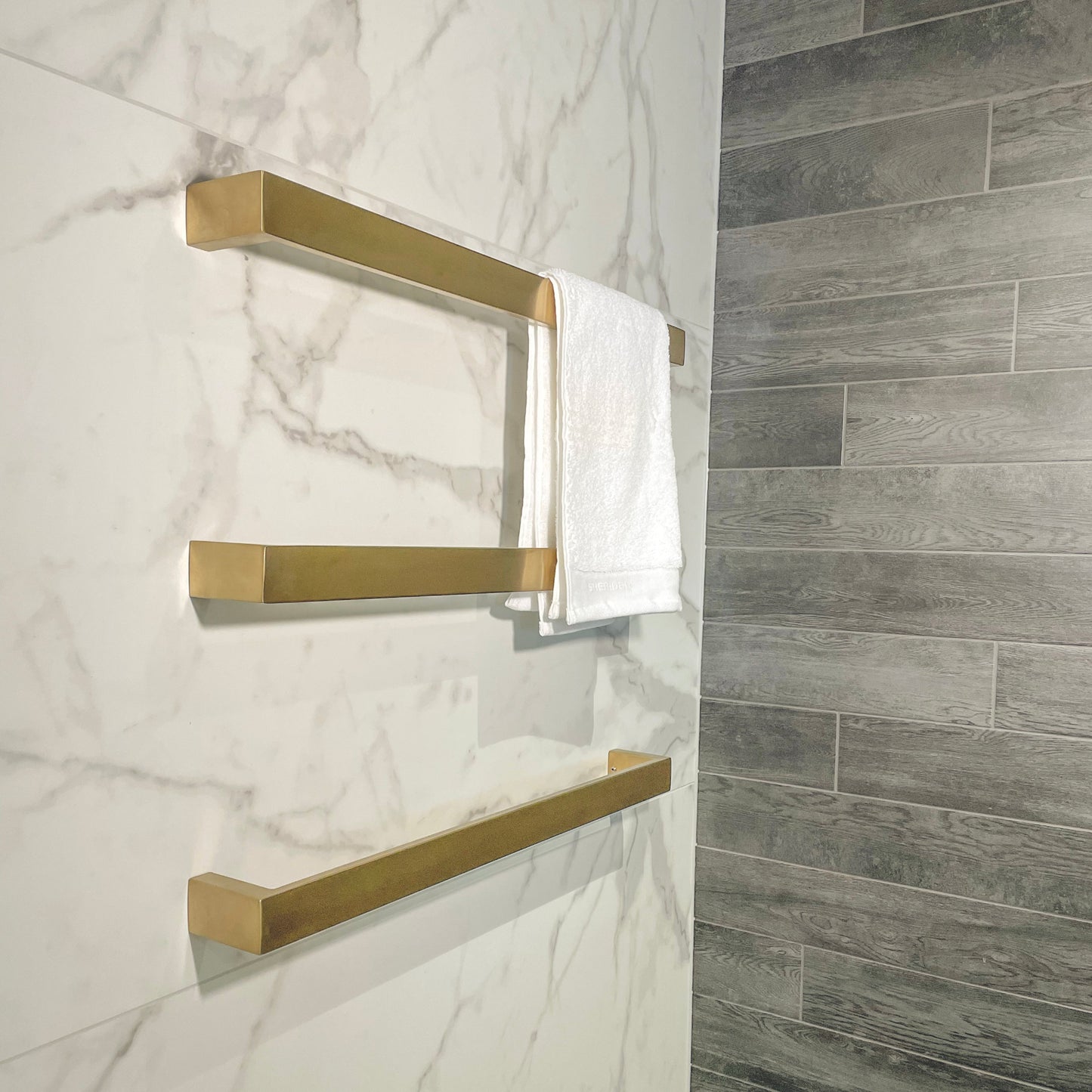 SINGLE BAR HEATED TOWEL RAIL 620 BRUSHED BRASS