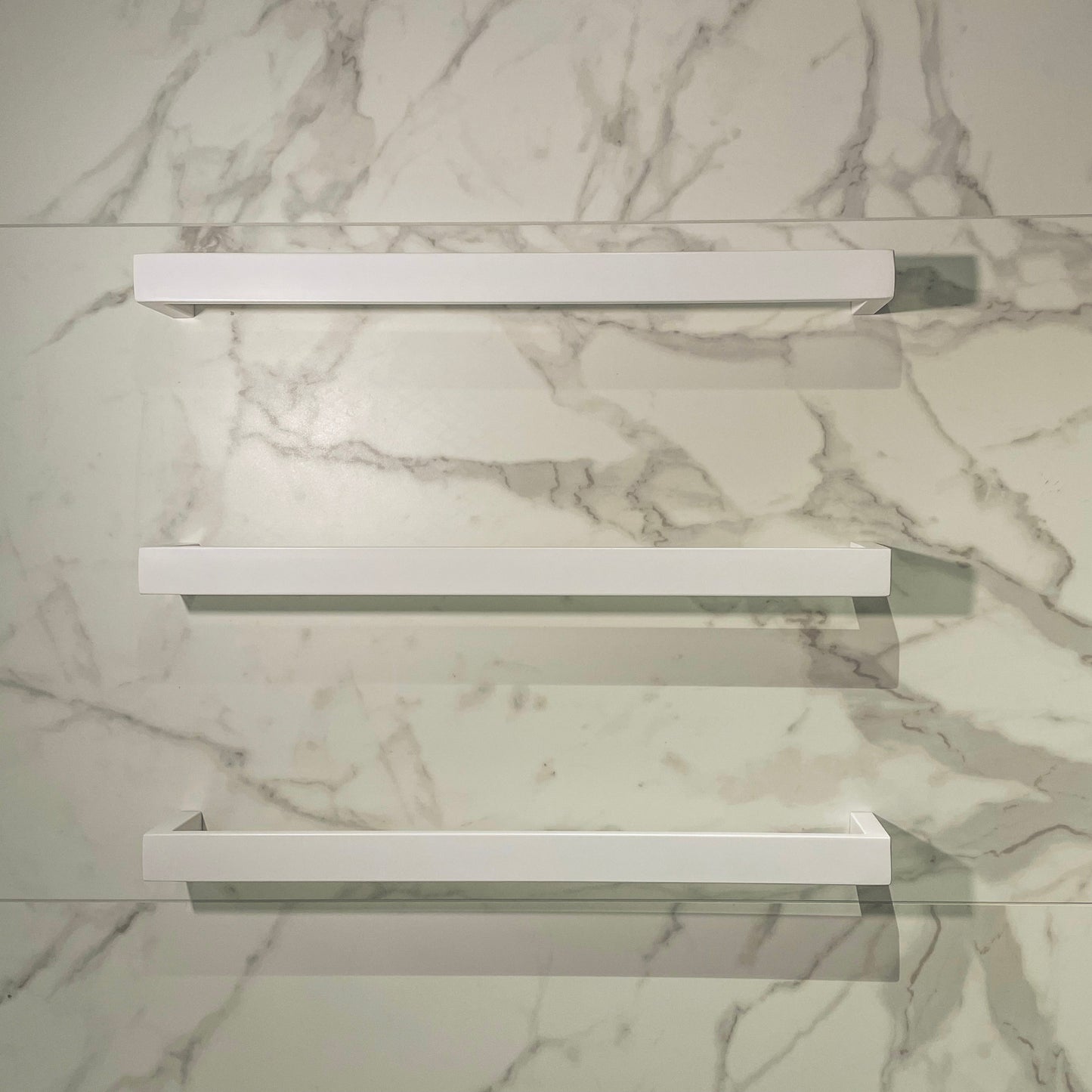 SINGLE BAR HEATED TOWEL RAIL 620 MATTE WHITE
