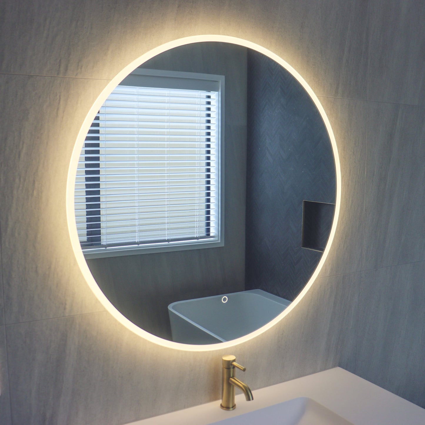 CODE SOLACE ROUND LED BATHROOM MIRROR