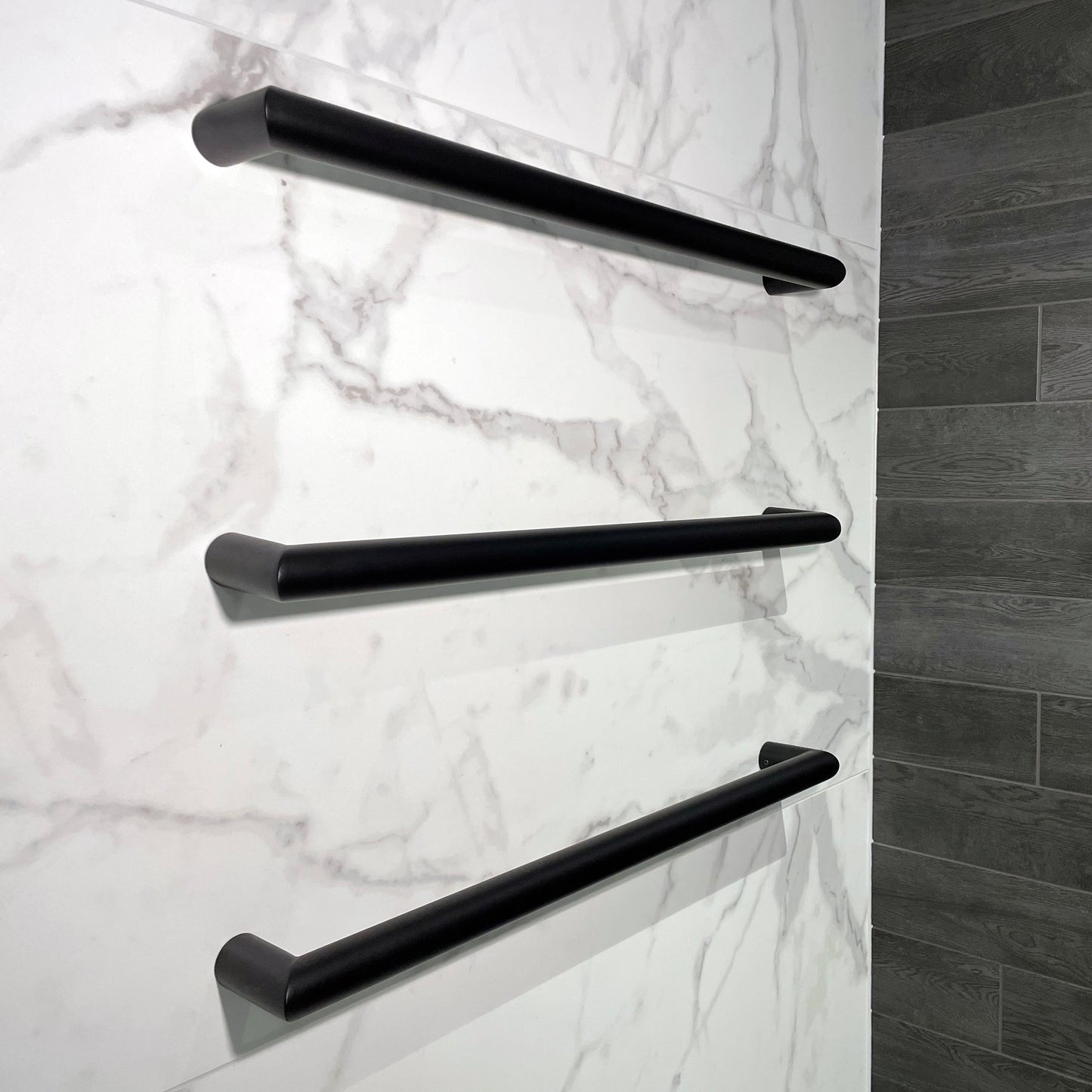 ARC ROUND 632MM HEATED TOWEL RAILS - 8 COLOURS