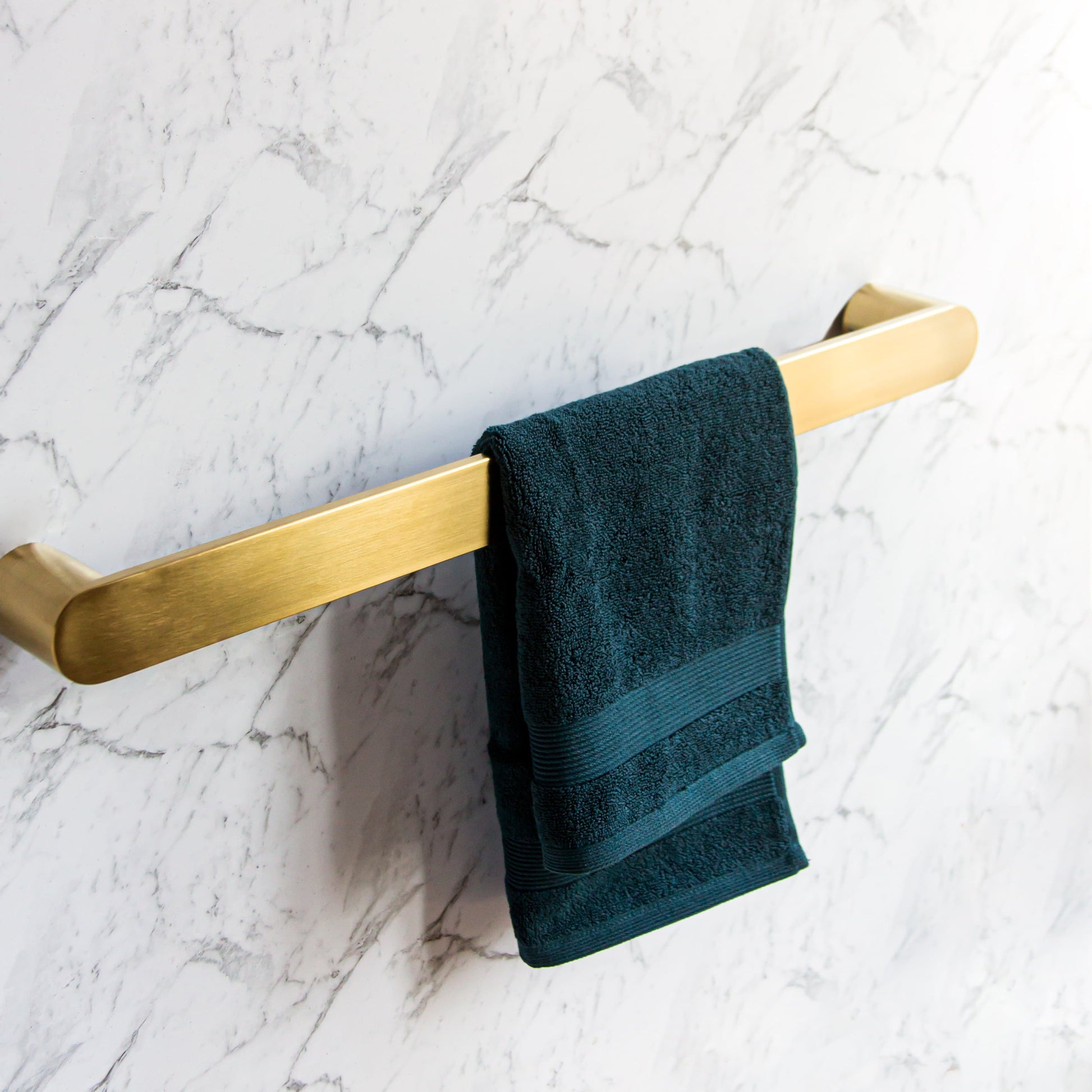 ROUND HEATED SINLE BAR 850 BRUSHED BRASS