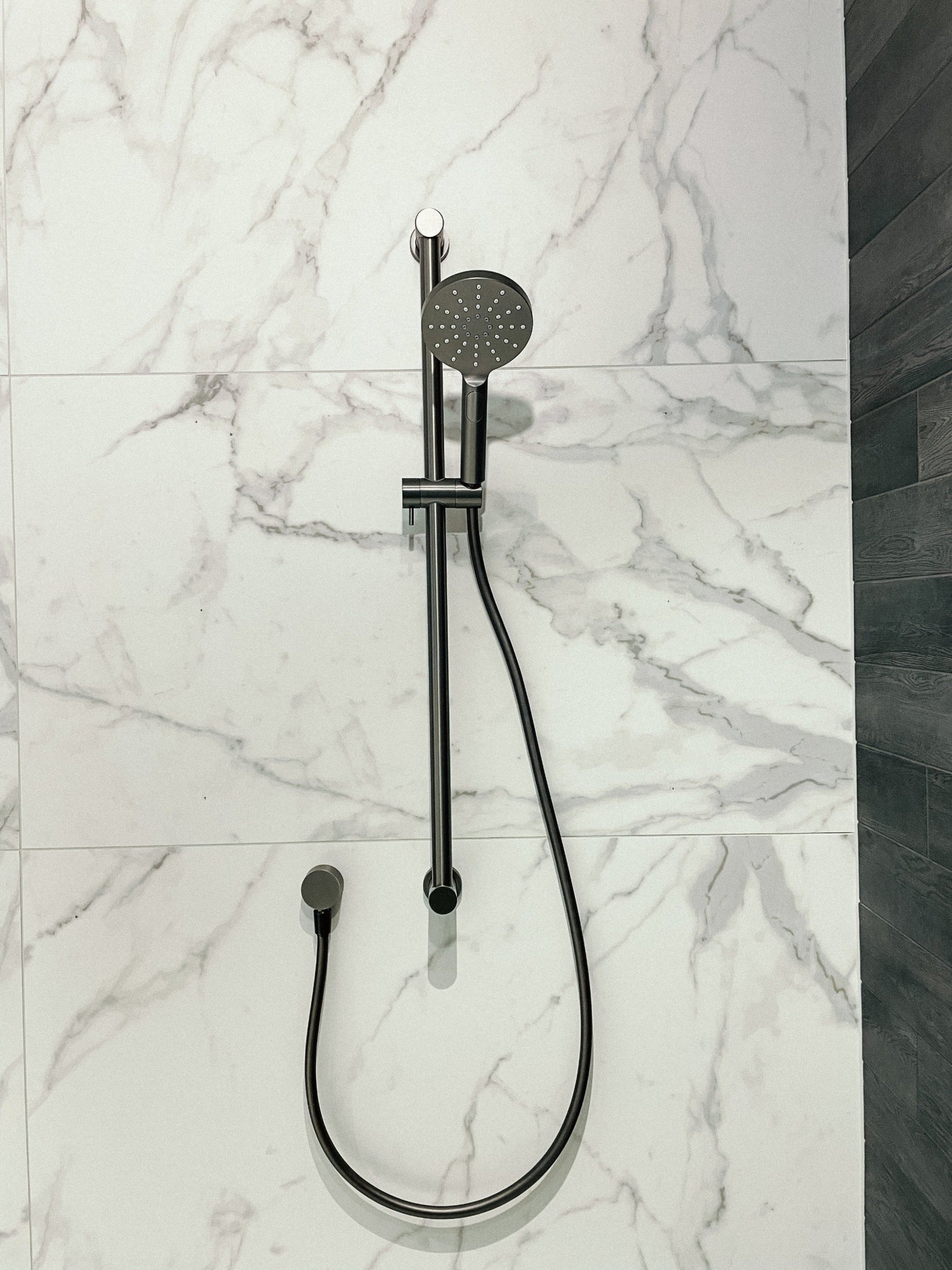 CODE LAMONE ROUND SLIDE SHOWERS GUNMETAL