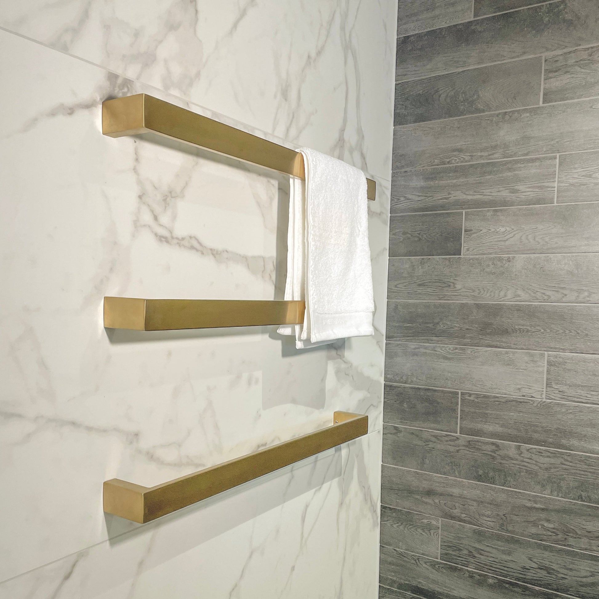 SINGLE BAR HEATED TOWEL RAIL 620 BRUSHED BRASS