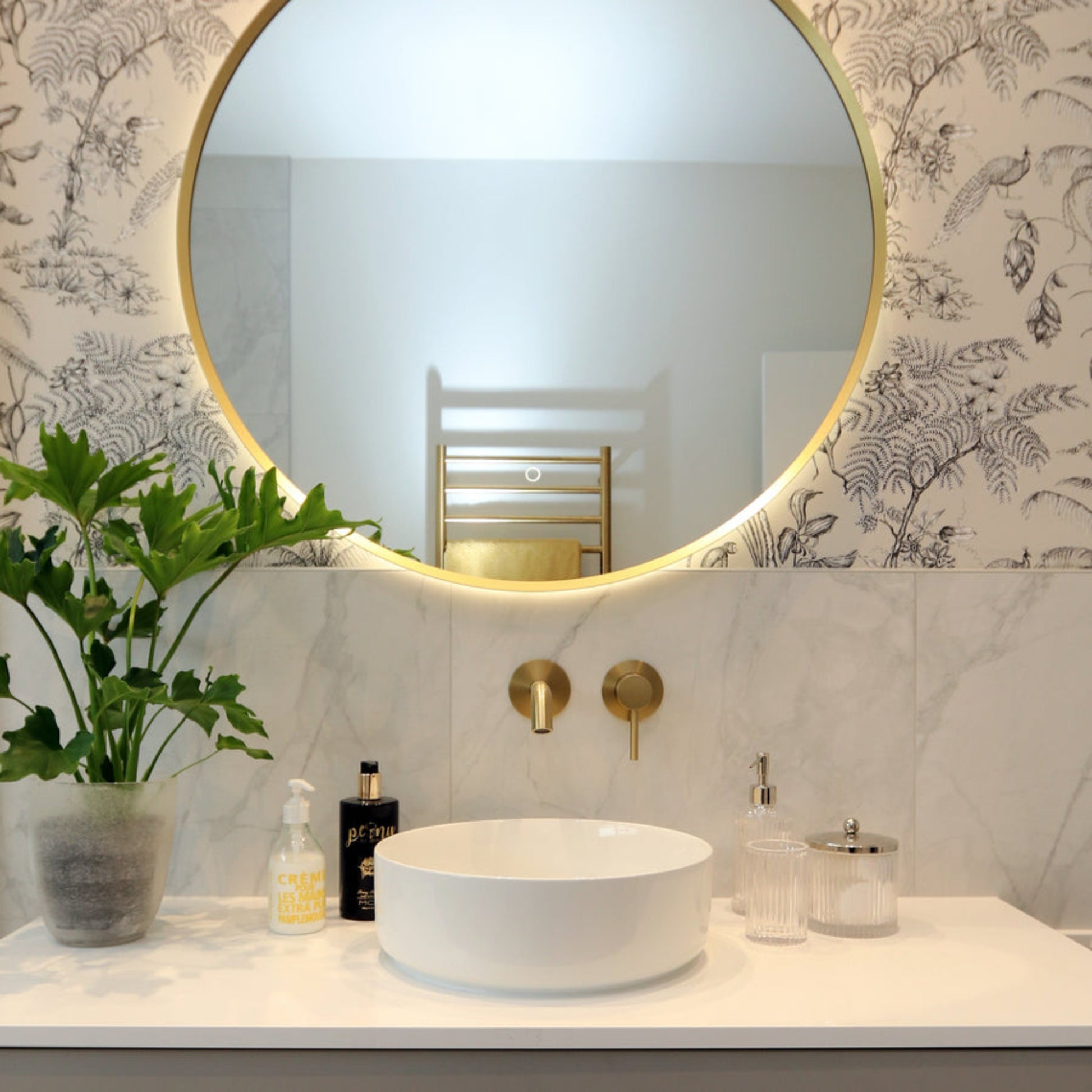 ROUND GLOSS WHITE CERAMIC BATHROOM BASIN