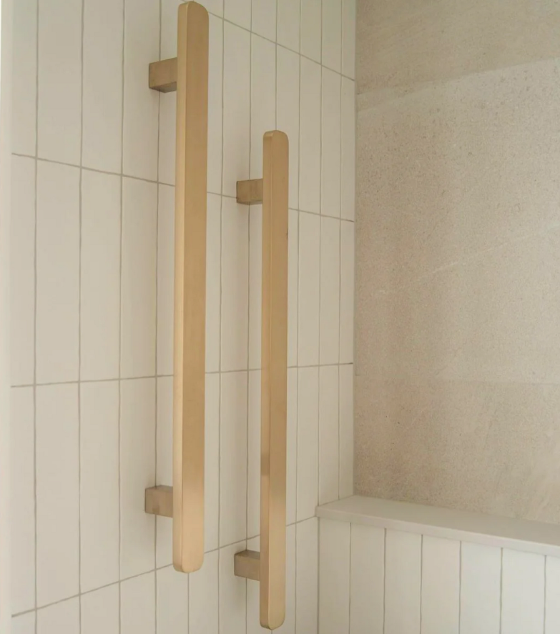 VERTICAL SQUARE HEATED SINGLE BAR BRUSHED BRASS