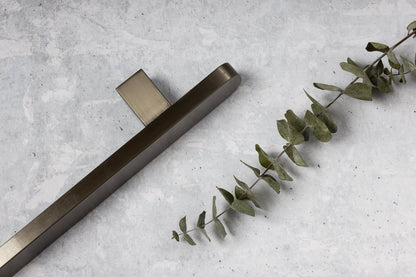 VERTICAL SQUARE HEATED SINGLE BAR GUNMETAL